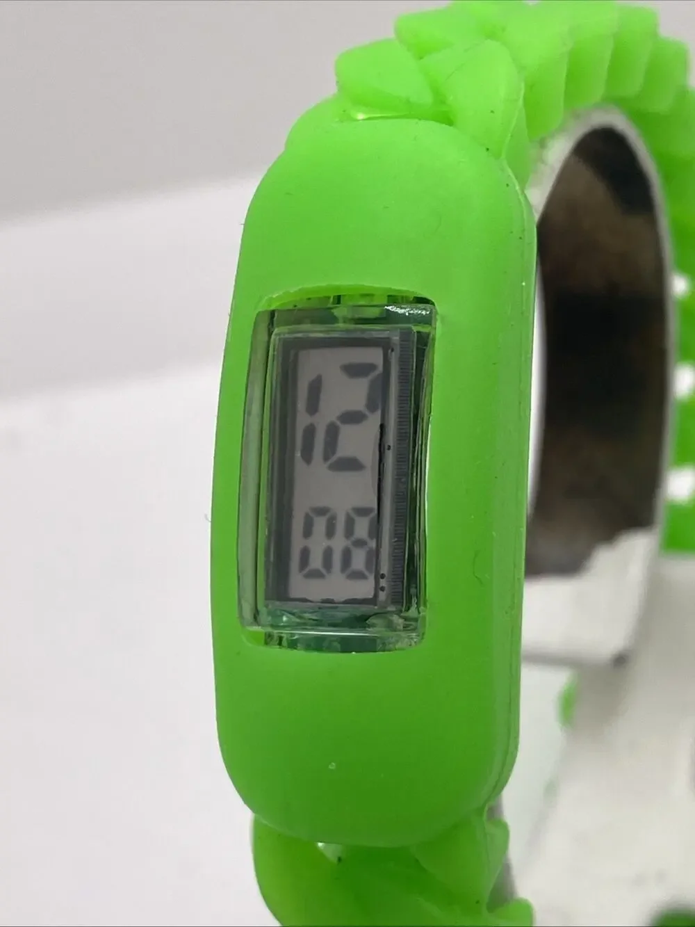 Womens Green Rubber Sports Watch Works New Battery